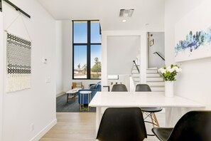 Dining Area & Kitchen