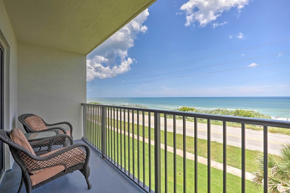 Enjoy a front row seat to the shores of Ormond Beach!