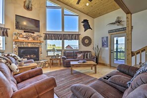 Living Room | Flat-Screen TV
