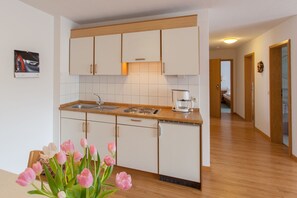 Wohnung Nr. 12 - Rustikale Ferienwohnung, 70qm,  2 Schlafzimmer, 1 Wohnzimmer, max. 4 Personen