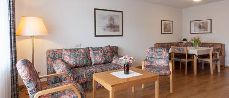 Wohnung Nr. 12 - Rustikale Ferienwohnung, 70qm,  2 Schlafzimmer, 1 Wohnzimmer, max. 4 Personen