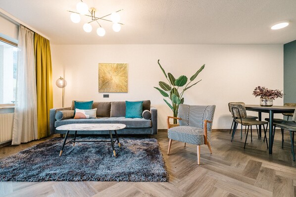 Wohnung Nr. 13 - Moderne Ferienwohnung, 70qm,  2 Schlafzimmer, 1 Wohnzimmer, max. 4 Personen