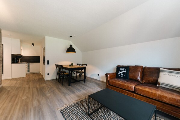 Wohnung Nr. 19 - Moderne Ferienwohnung, 70qm, 2 Schlafzimmer, 1 Wohnzimmer, max. 3 Personen