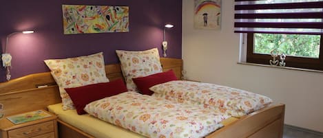 Ferienwohnung mit 65qm, 1 Schlafzimmer, max. 2 Personen und 1 Kleinkind-Schlafzimmer