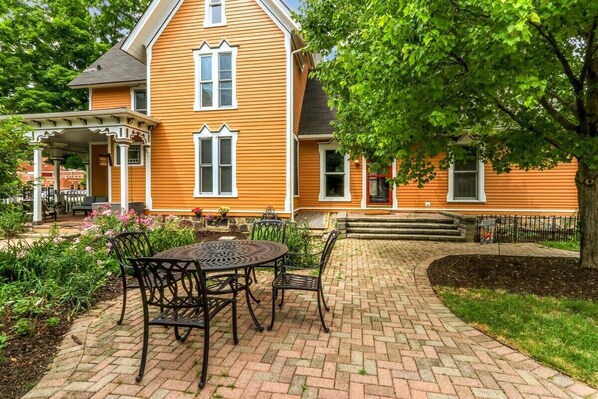 Patio with seating for 4