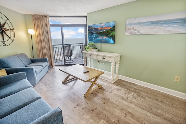 Large Living Area with Amazing Views