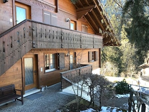 Himmel, Pflanze, GebÀude, Wolke, Fenster, Baum, Haus, Holz, Urban Design, Steigung