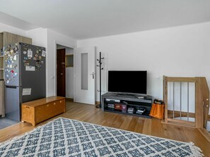 Zimmer, Wohnzimmer, Möbel, Eigentum, Fussboden, Feuerstelle, Interior Design, Kamin, Gebäude, Haus
