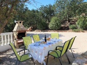 Möbel, Tabelle, Pflanze, Eigentum, Stuhl, Himmel, Tisch Im Freien, Gartenmöbel, Baum, Schatten