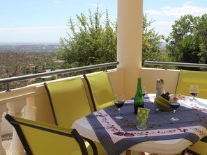 Eigentum, Gelb, Grundeigentum, Zimmer, Tabelle, Balkon, Dach, Restaurant, Baum, Landschaft
