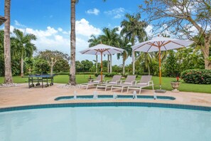 Mangos 13 - pool area