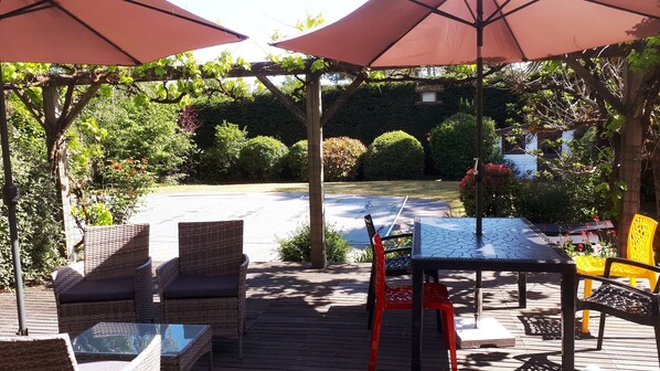 Terrase et vue sur jardin (Sud)