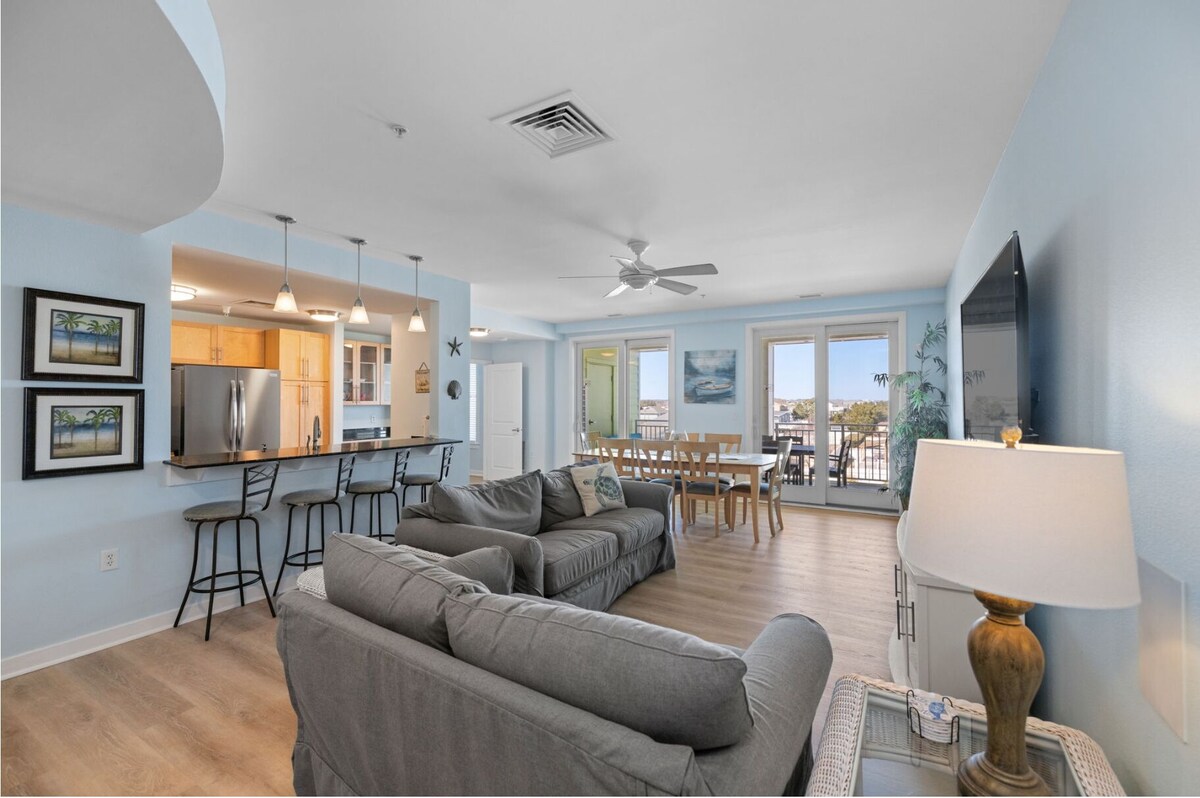 Triton’s Treasure–3 Bedroom Condo on the Beach