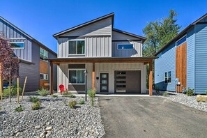Parking | Garage (1 Vehicle) | Driveway (1 Vehicle)