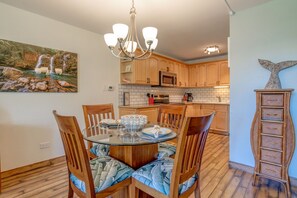 Gorgeous indoor dining area for 4