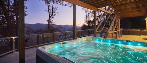 Hot Tub with the Best View!