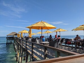 Cocoa Be4ach Pier offers a lot of dining options and refreshments. 