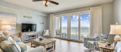 Very spacious living room with view of the Gulf, entrance to the balcony and a sleeper sofa.