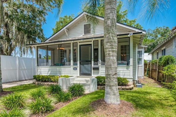Happy Bungalow has a happy curb appeal.