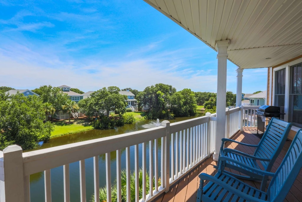 5 Min Walk to Beach & Community Pool; Views of Lagoon & Ocean from Rooftop Deck; Great for Families!