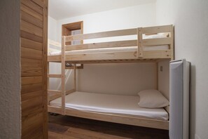 Bedroom 2 - bunk room with built in storage