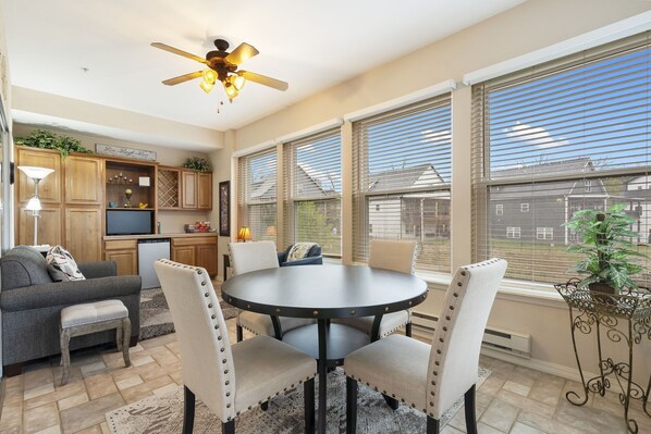 Updated Sunroom with GREAT Golf Course View, Wet Bar and Extra Seating