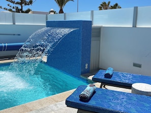 Pool water feature with swim jets.