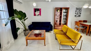 Sala de Estar en Bayside Le Family Palms Private Oasis with Terrace & BBQ