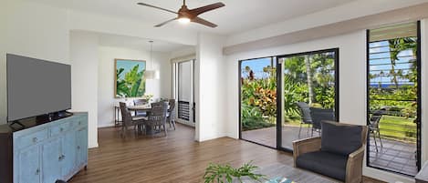 Living and Dining Area  - Kahala 112