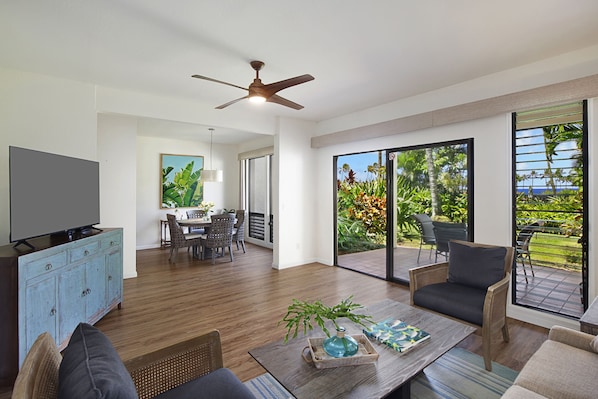 Living and Dining Area  - Kahala 112