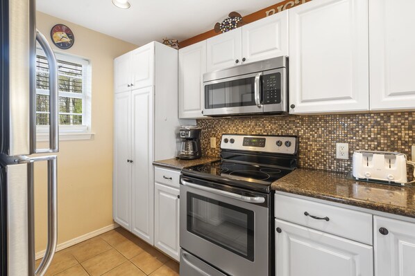 Full Kitchen includes Major Appliances