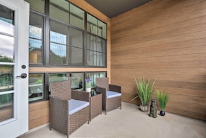 Private Exterior Space: Annapolis Views | Cushioned Patio Furniture