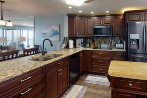 Updated Fully Equipped Kitchen with Stainless Appliance and Granite Countertops