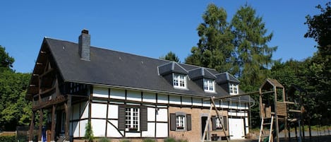 Außenseite Ferienhaus [Sommer]