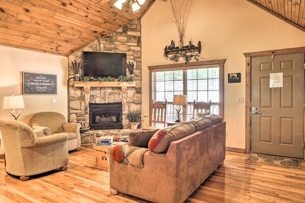 Branson West Vacation Rental | 2BR | 2BA | Stairs Required | 1,050 Sq Ft