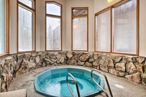 Community Amenities | Hot Tub