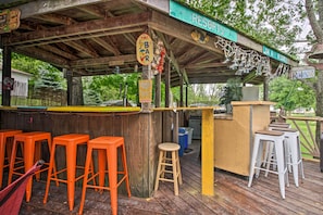 Sit at the on-site tiki bar and have a Mai tai before heading to the beach.