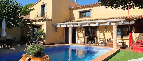 Beautiful house with private garden and swimming pool