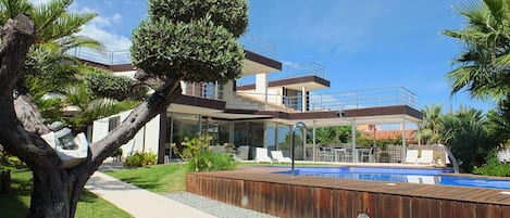 Entrance to the beautiful private gardens and swimming pool