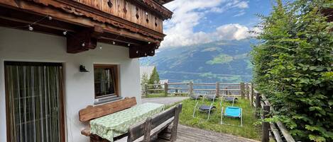 Terrasse mit herrlichem Ausblick!