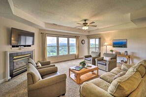 Living Room | Mountain Views | Gas Fireplace | Smart TV
