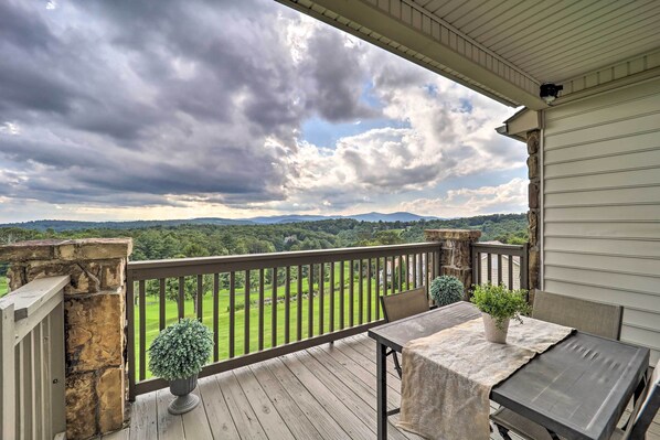 Roaring Gap Vacation Rental Condo | 2BR | 2BA | 1,578 Sq Ft | Stairs Required