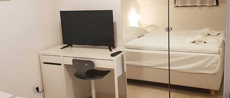 Double bed, fully equipped studio 