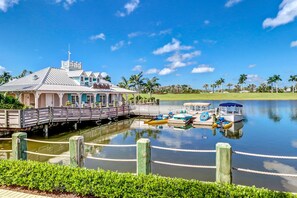 Water activities centre (boat ride, paddling, etc)