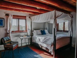 Queen Canopy Room
