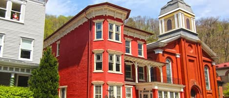 Great location steps from the Mauch Chunk Opera House