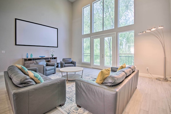 Houston Vacation Rental | 3BR | 3.5BA | 2,600 Sq Ft | Stairs Required
