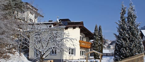 Außenseite Ferienhaus [Winter]