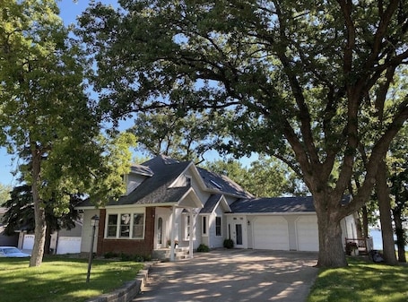 115 Lake Avenue North