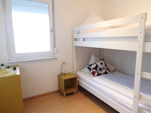 A1 Ferienwohnung, 73qm, Terrasse, 2 Schlafzimmer, max. 6 Personen-Schlafzimmer Stockbetten
